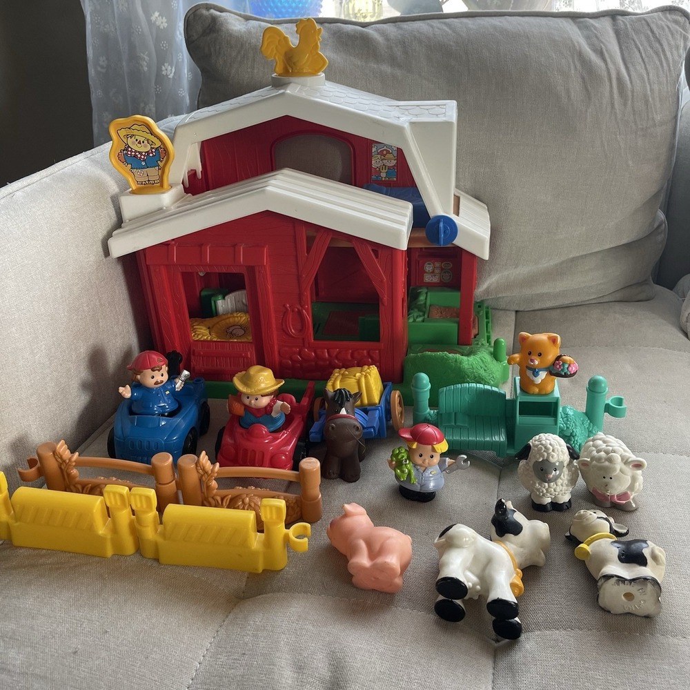 1999 Fisher Price Barn Little People Animal Sounds Farm Set  barn & Accessories